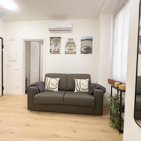 Piazza Della Borsa 3C Tirabora Short Rent Lägenhet Trieste Exteriör bild