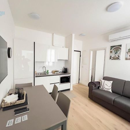 Piazza Della Borsa 3C Tirabora Short Rent Lägenhet Trieste Exteriör bild
