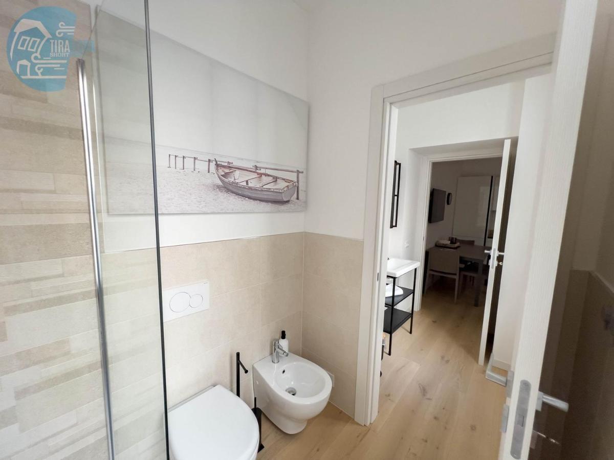 Piazza Della Borsa 3C Tirabora Short Rent Lägenhet Trieste Exteriör bild