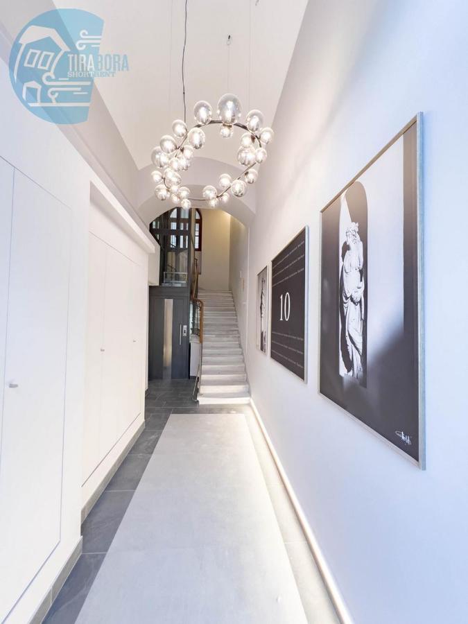 Piazza Della Borsa 3C Tirabora Short Rent Lägenhet Trieste Exteriör bild