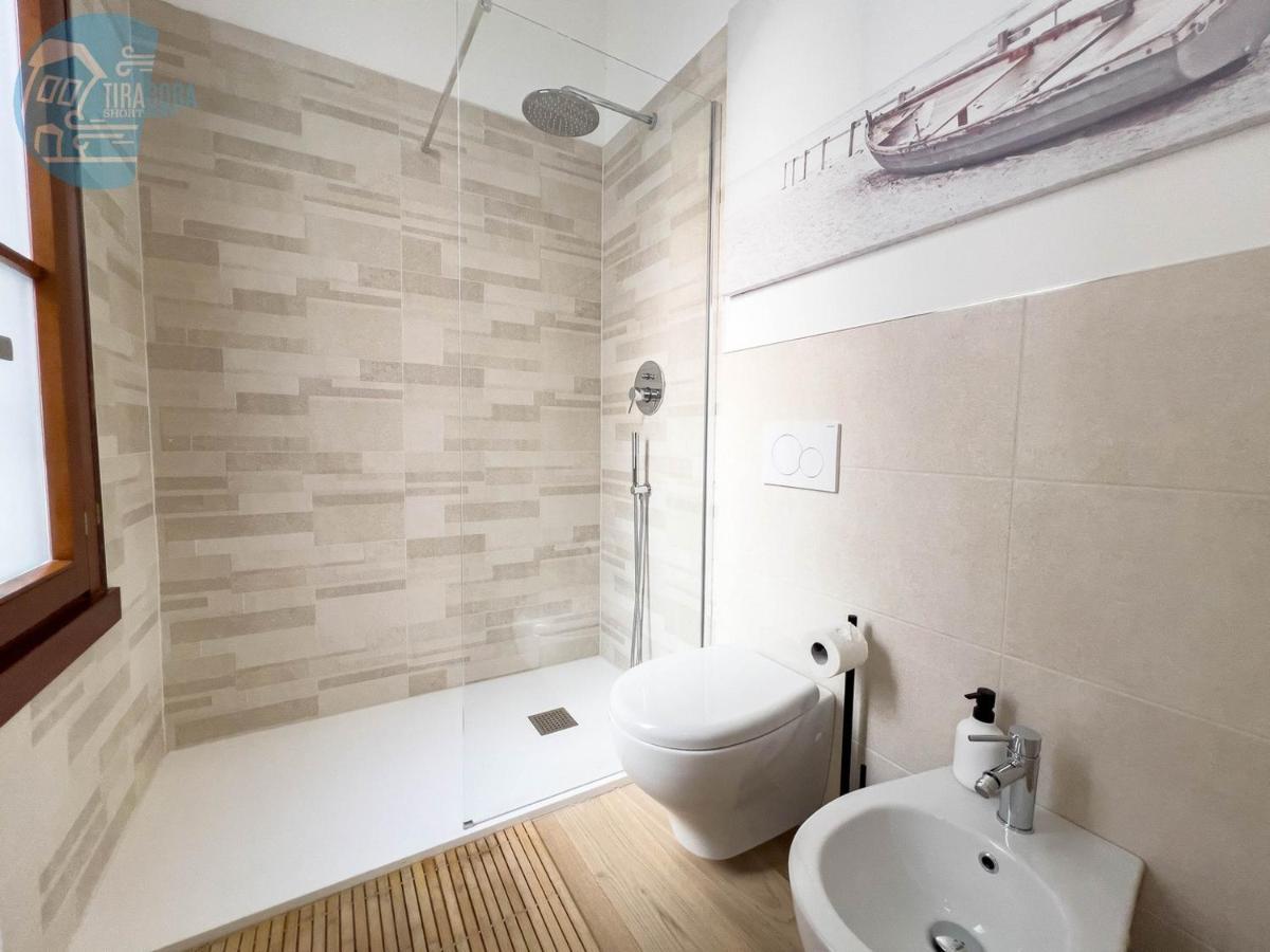 Piazza Della Borsa 3C Tirabora Short Rent Lägenhet Trieste Exteriör bild