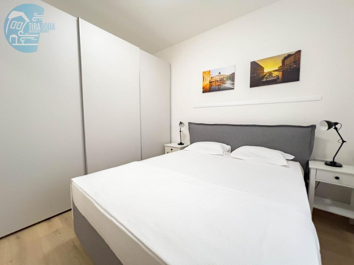Piazza Della Borsa 3C Tirabora Short Rent Lägenhet Trieste Exteriör bild