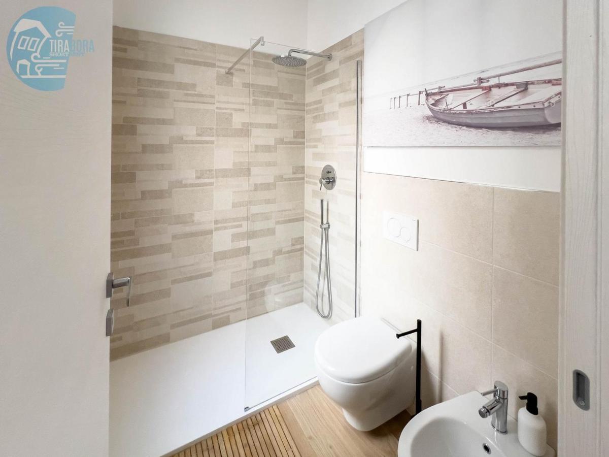 Piazza Della Borsa 3C Tirabora Short Rent Lägenhet Trieste Exteriör bild